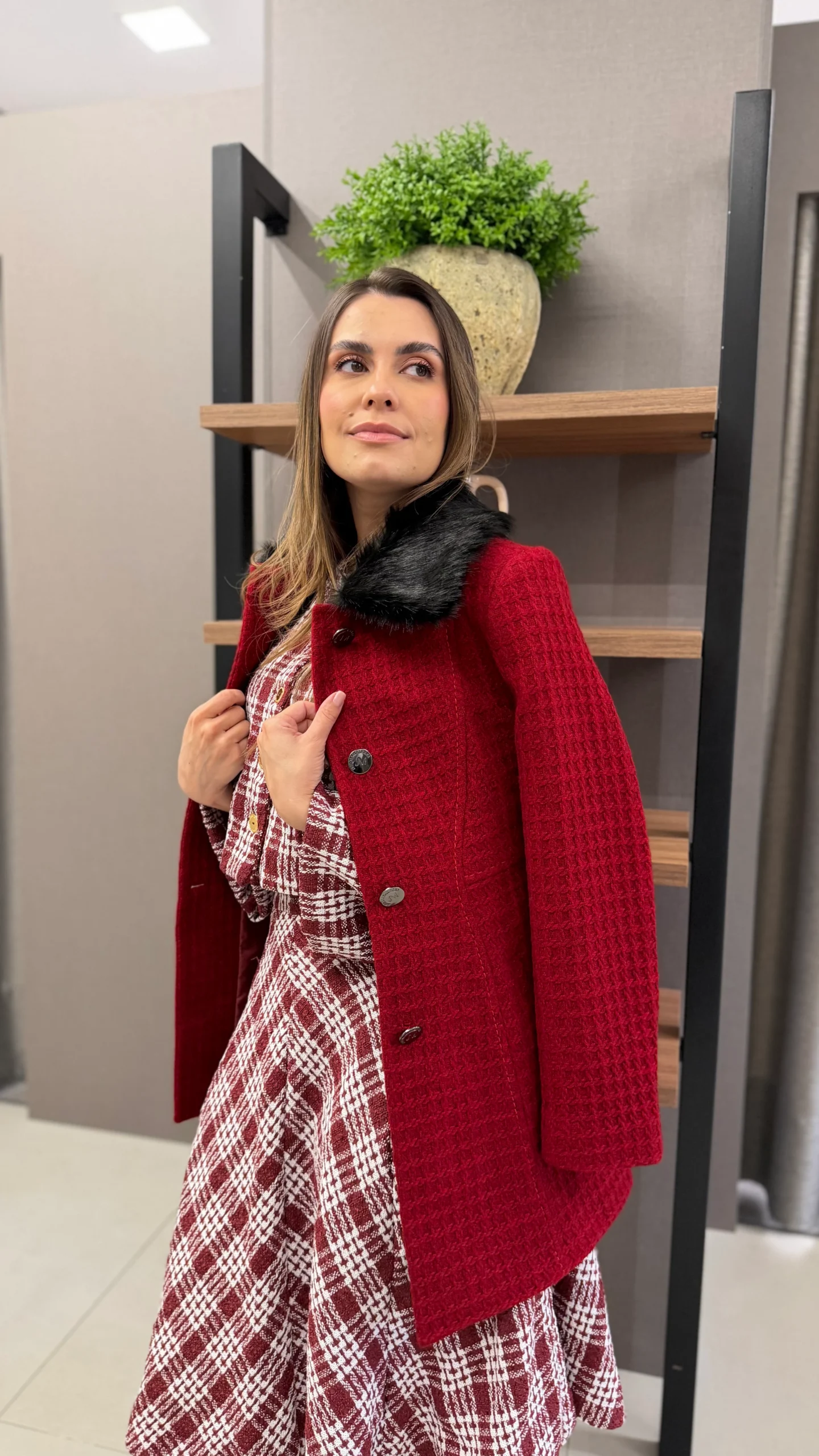 8fbe5f89168bd2c213dcd130a6781bba-img_0476.webp Casaco Gilmara Vermelho