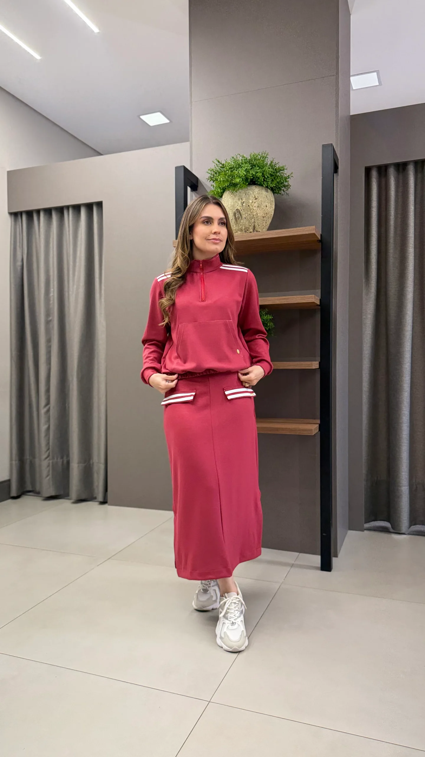 7cdfcc1fd8e0125e80a2ba2f7a6a3341-conjunto-raquel-vermelho-2.webp Conjunto Raquel Vermelho